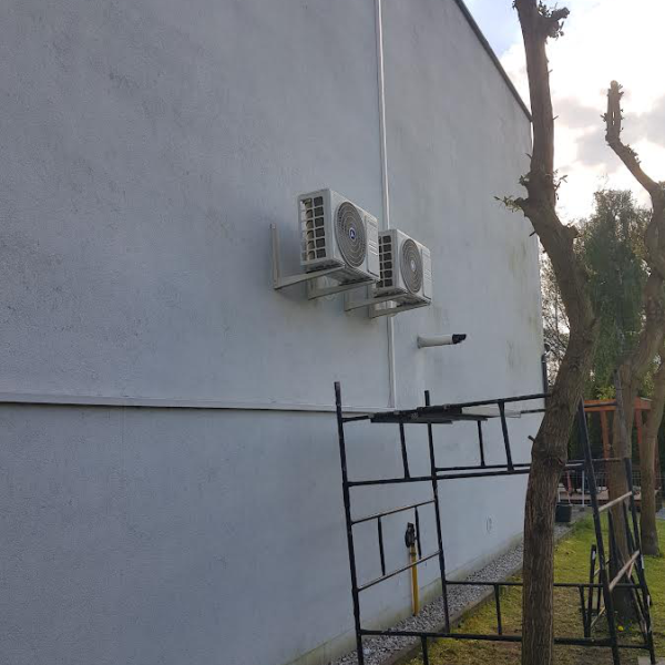 Lusteko i Rotenso na ścianie zewnętrznej